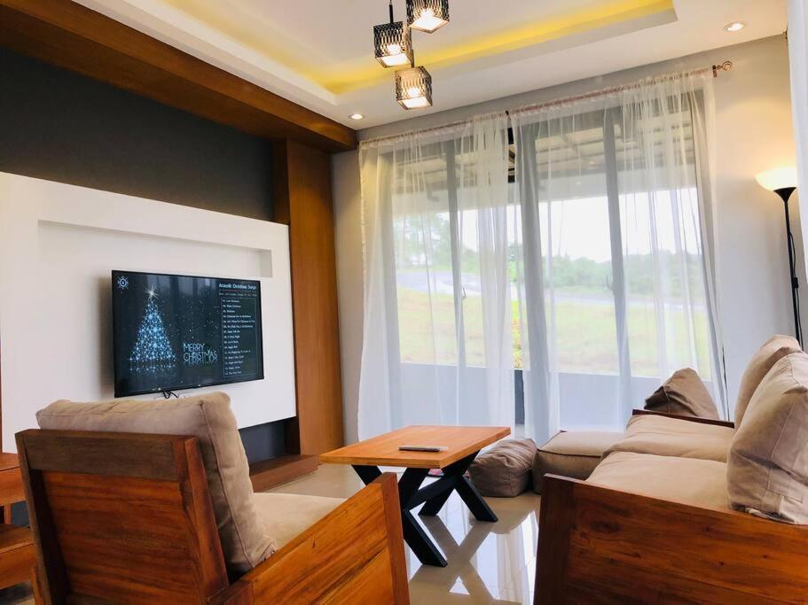 Overlooking Staycation At Sandari Batulao Tagaytay City Kültér fotó