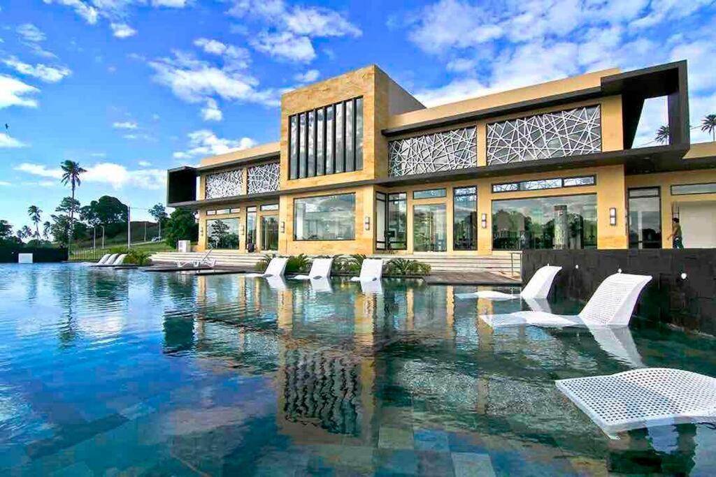 Overlooking Staycation At Sandari Batulao Tagaytay City Kültér fotó