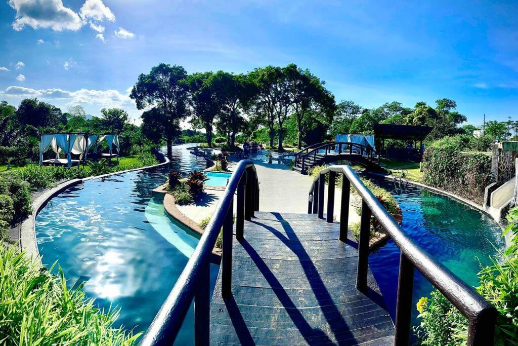 Overlooking Staycation At Sandari Batulao Tagaytay City Kültér fotó